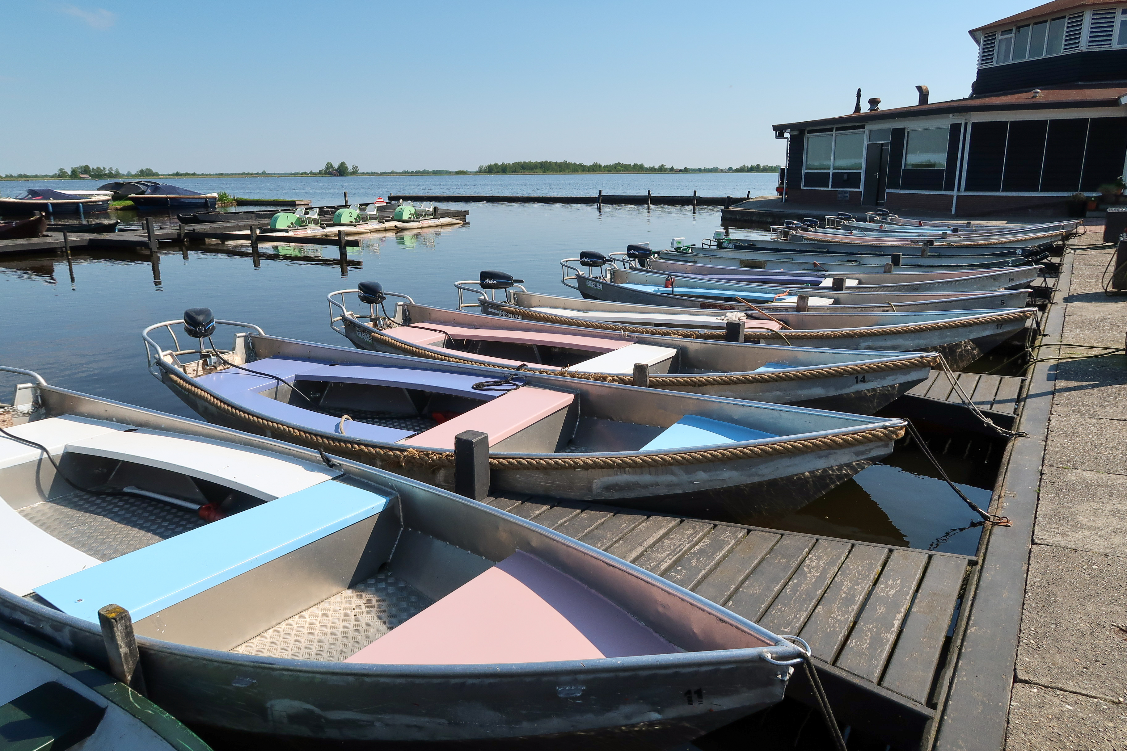 vader met dochter in een fluisterboot in goethoorn