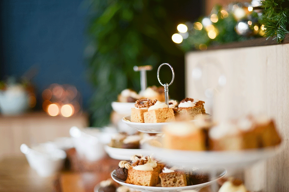 high tea plateau met hapjes